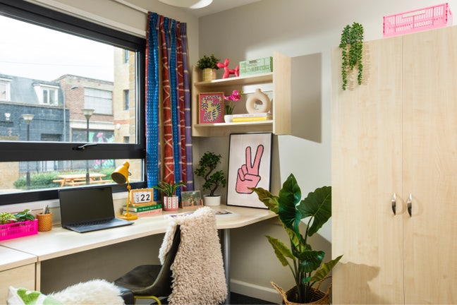 Pacific Court, studio sublet Main Photo