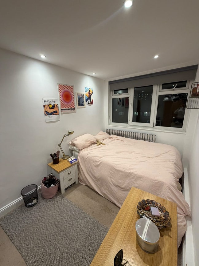 Room in 3 Bed Flat - Hoxton E2 Main Photo