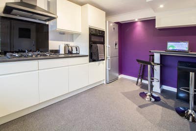 West - East Malling, Kings Hill. En-suite double.  Main Photo