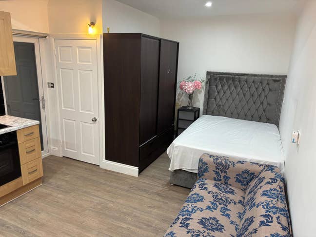 ✨ Modern Studio Flat – IG5 – £1,150 pcm  Main Photo