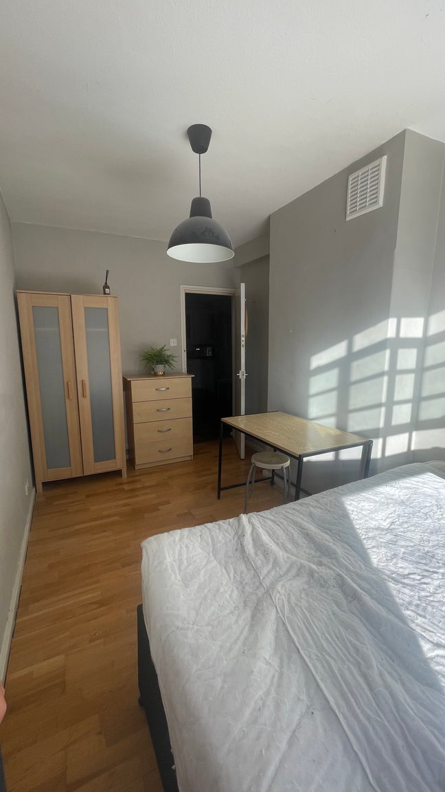 Bright Double Room in Friendly Gay House Main Photo