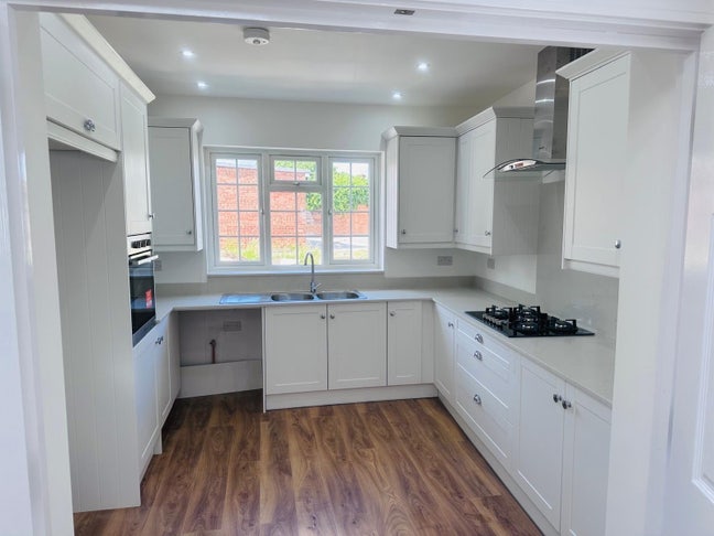 Newly refurbished 5 bedroom property  Main Photo