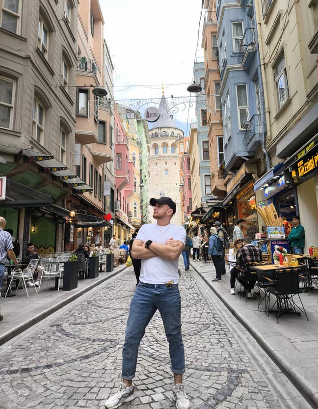 Professional Male seeks a double room Main Photo