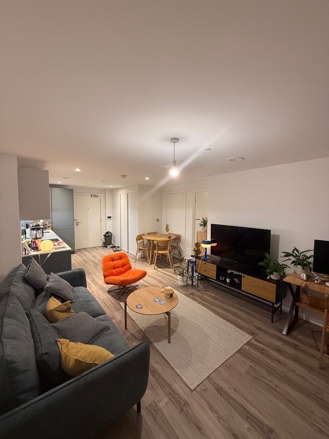 Spare Room with Parking🚗 Main Photo