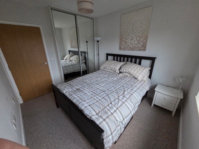 Large double room with private bathroom  Main Photo