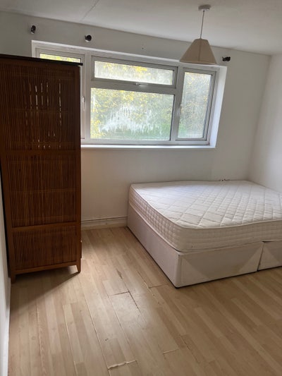 Good size bedsit for rent,  own bathroom , .  Main Photo