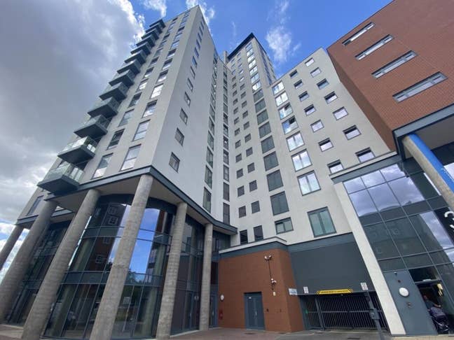 **Superb 2-Bed Luxury Apartment on the Marina** Main Photo