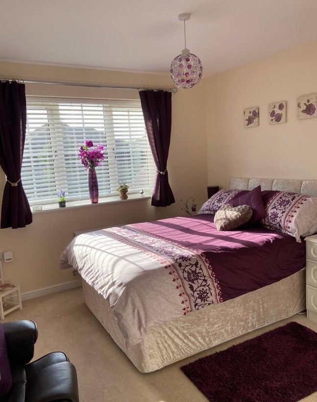 Bright, quiet Double bedroom & bathroom. Bills inc Main Photo