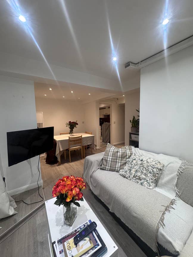 Central Chelsea Flat - 2 Ensuite Bed Main Photo