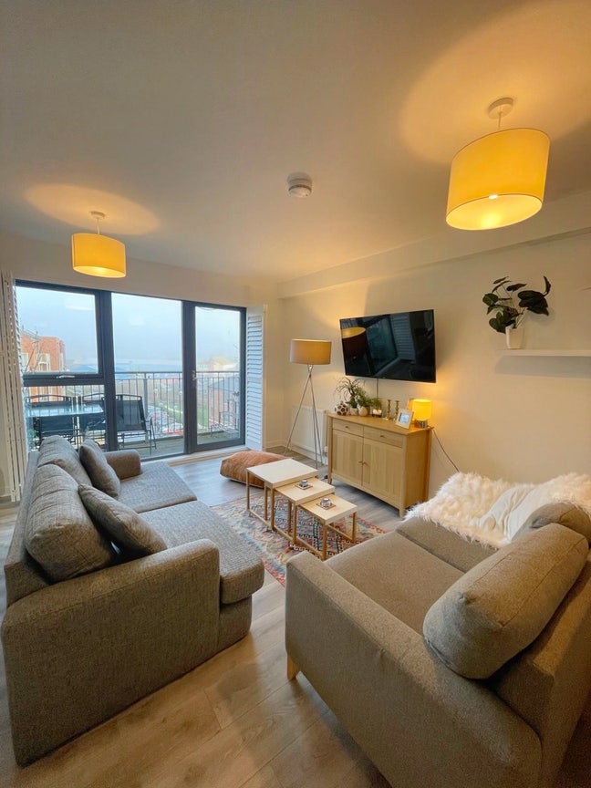 Double bedroom with private bathroom LEITH Main Photo