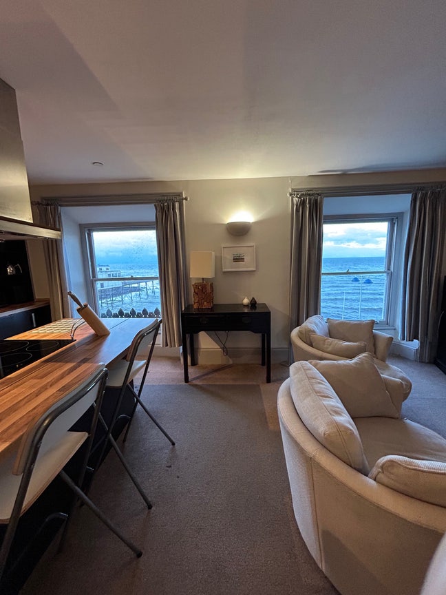 Seafront Views modern 3 bed spacious apartment  Main Photo