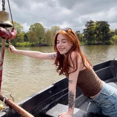 Professional Female seeks a double room Main Photo