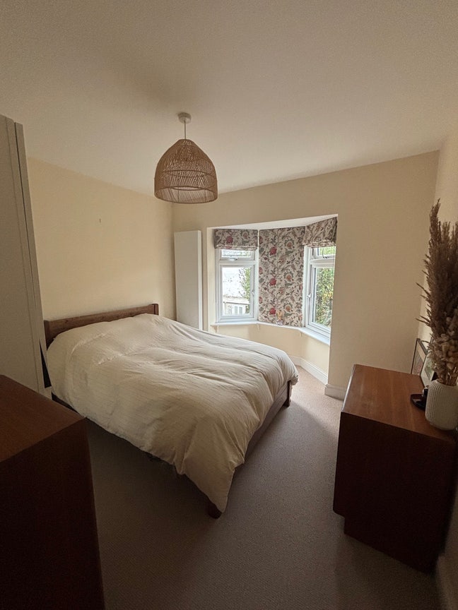 Bright Double Bedroom with Private Bathroom  Main Photo