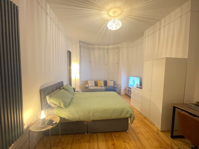 Self-Contained Studio–Full Private Kitchen & Bath Main Photo