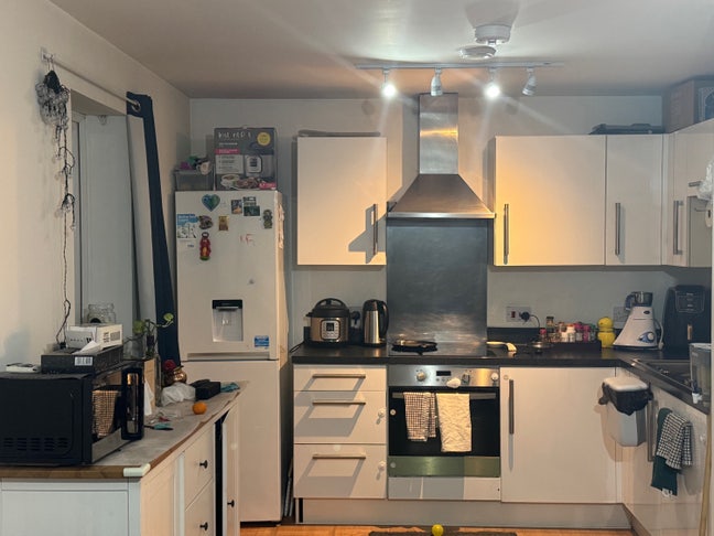 Spaces room in a 2 bed flat with independent bath  Main Photo