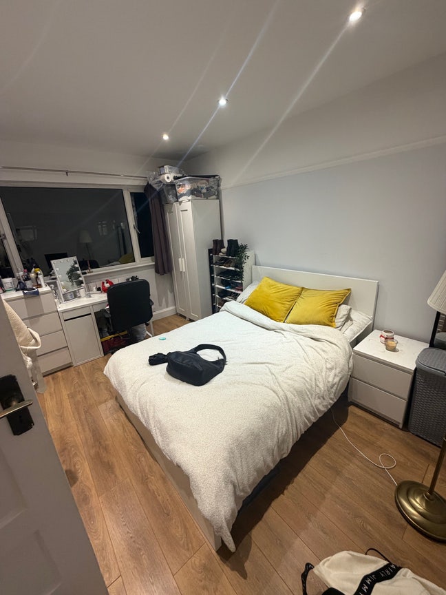 Large Double Room in Female Flat Share Clapham Sou Main Photo