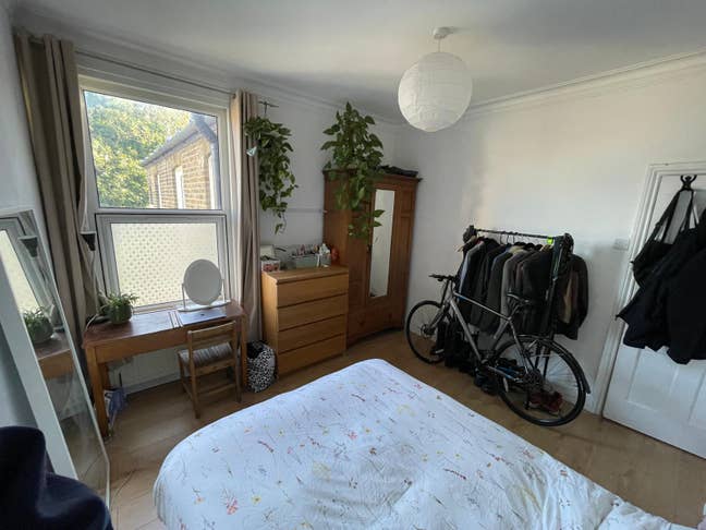 Spacious quiet double bedroom Main Photo