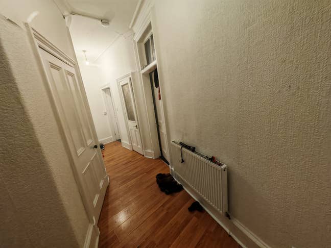 Spacious Double Room: with Shops, Uni & Busstop Main Photo