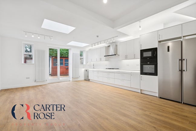 Brand new 5 bed / 4 bath house on Topsham Rd  Main Photo