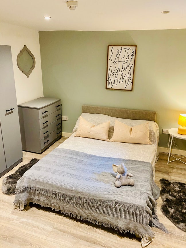 Stunning double  room own fridge 🎄🎄🎄🎄 Main Photo