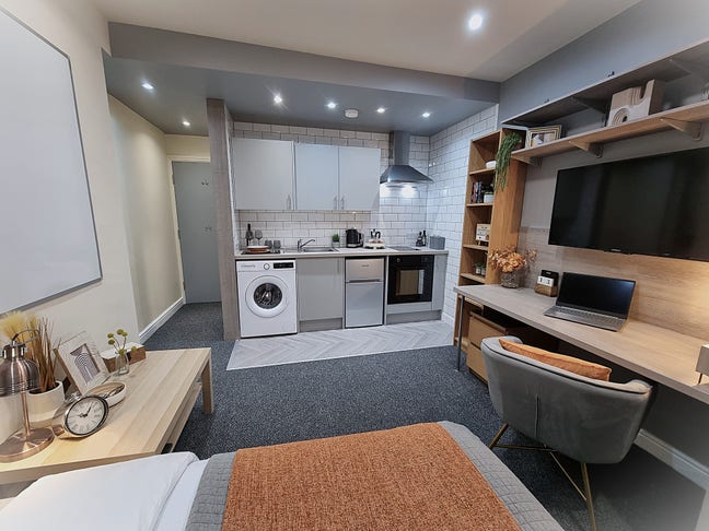 Avail Dec 2025 / Jan 2026 Bills Inc Studio LN1 Main Photo