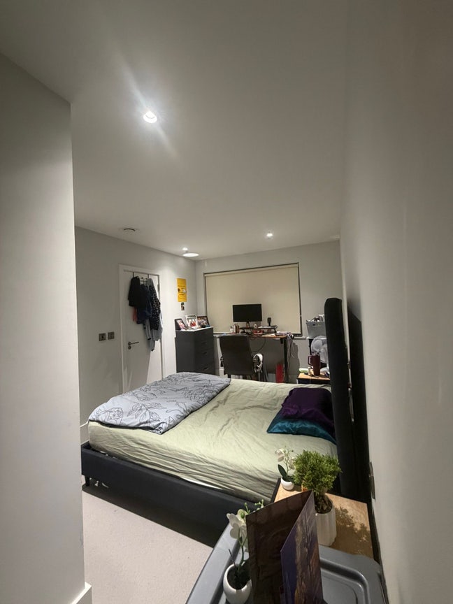 Shrd Room for a Female Tenant Main Photo