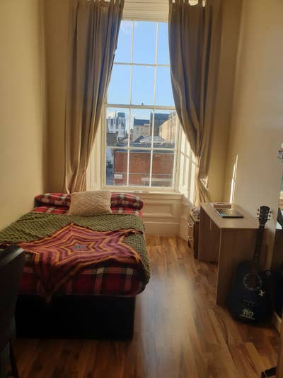Room available in city centre/west end Main Photo