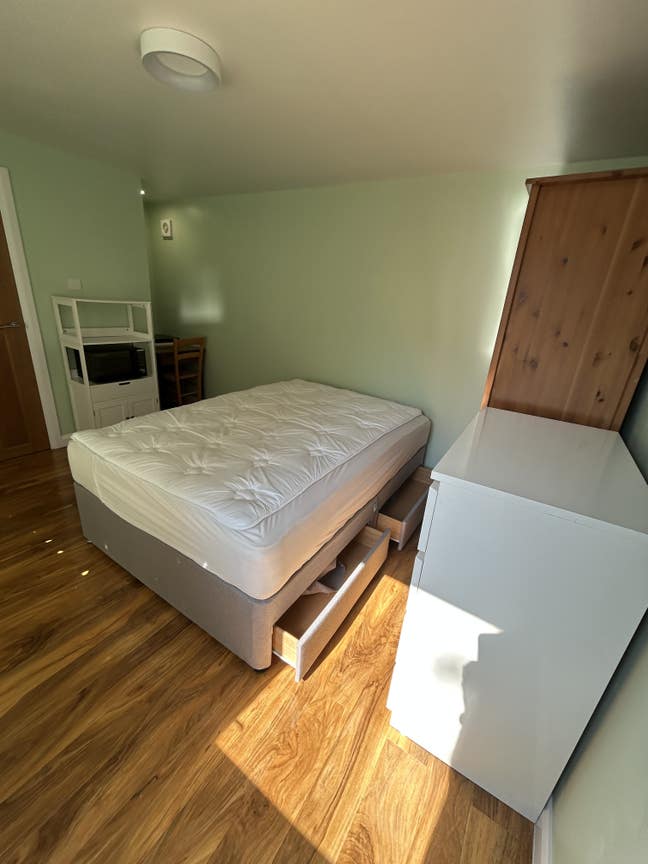 En- Suite Double Room to let Main Photo