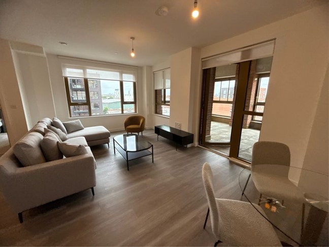 New apartment, Spacious double room, Female only Main Photo