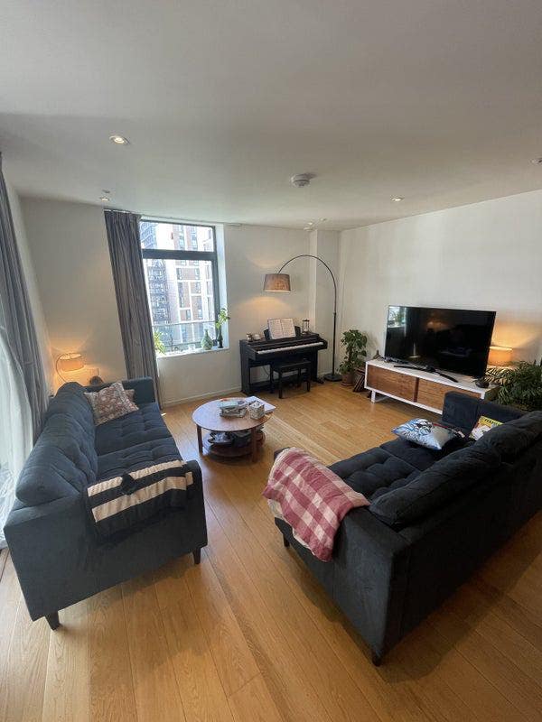 Bright Double Room in E20 (East Village)  Main Photo