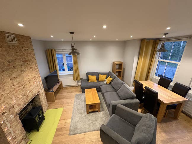 Large, modern double room for professional Main Photo