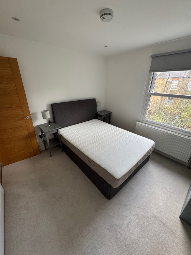 Double Bed with Private separate Bathroom. Main Photo