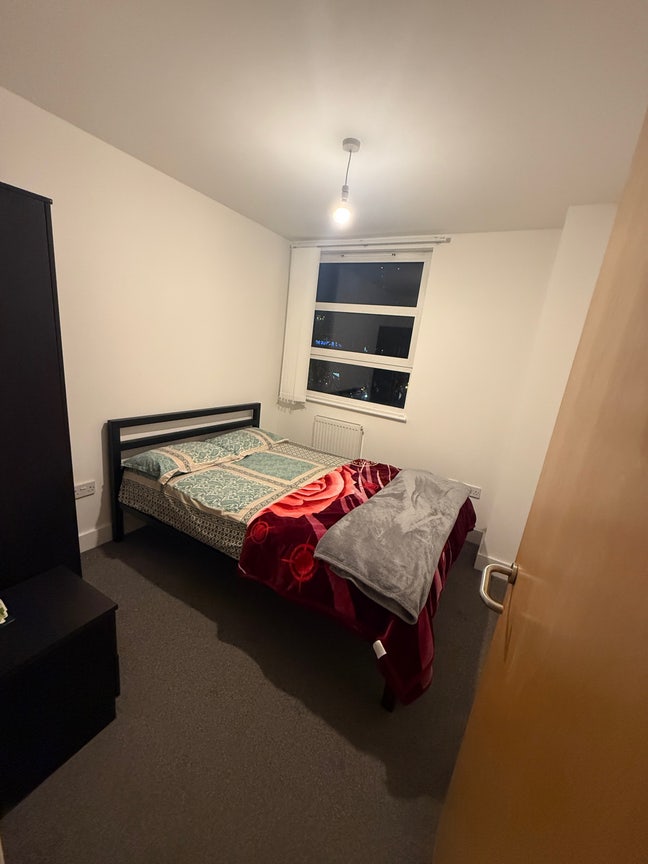 Looking for flatmate to share a lovely flat  Main Photo