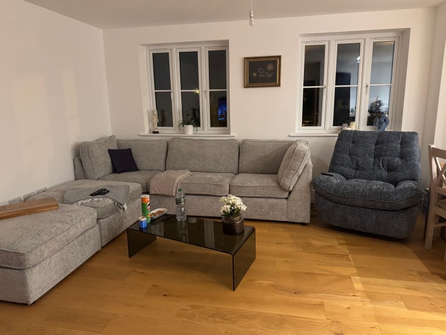 Large room With a single bed  Main Photo