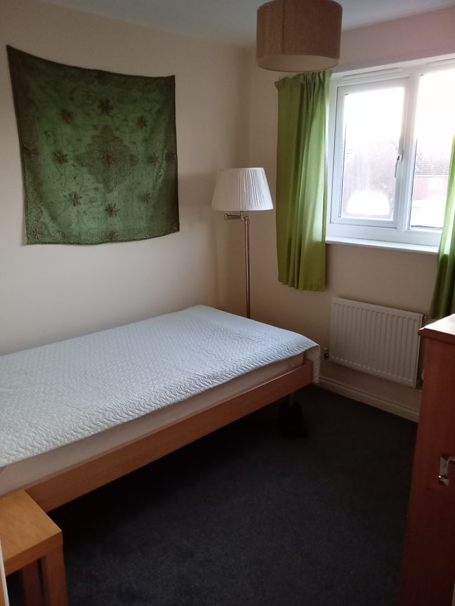 £499/month  Bright Single Room with own bathroom Main Photo