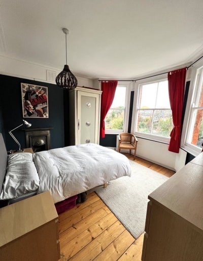 Bedroom with separate living room/study Main Photo