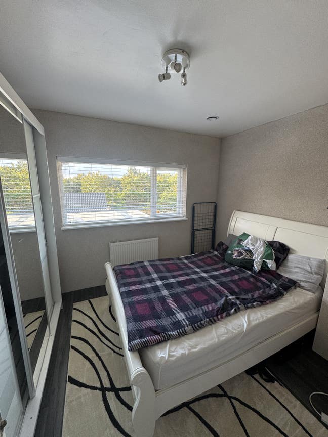 Spare room Main Photo