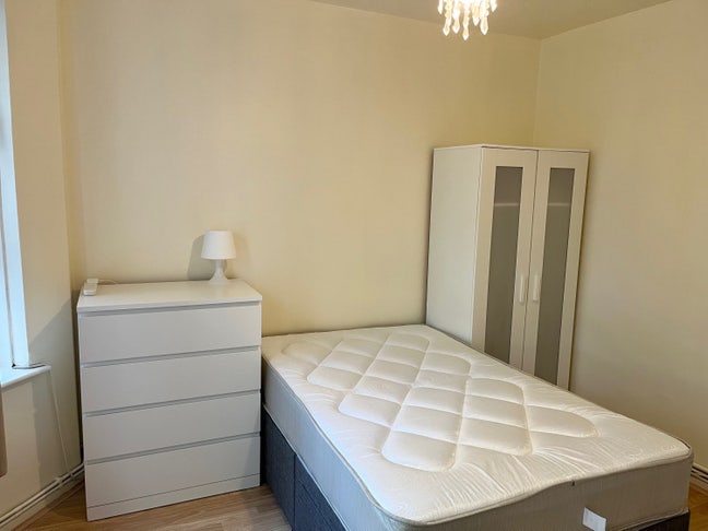 Bright, spacious room on Brixton Hill Main Photo