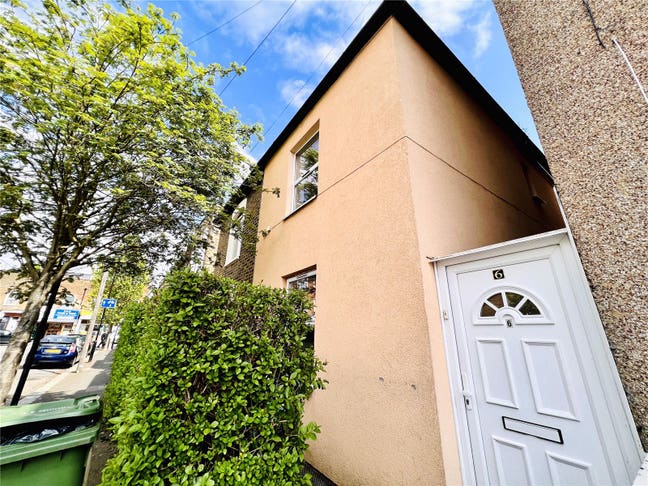 4 Bedroom House with Garden on Dean Street E7 Main Photo