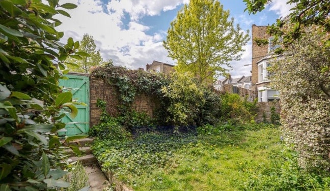Sunny Peaceful master room in garden house  Main Photo