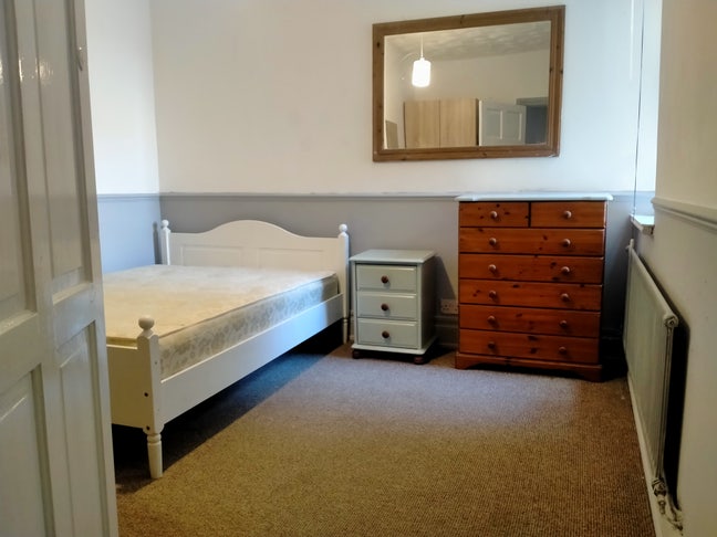 Room available in  COPNOR garden flat Main Photo