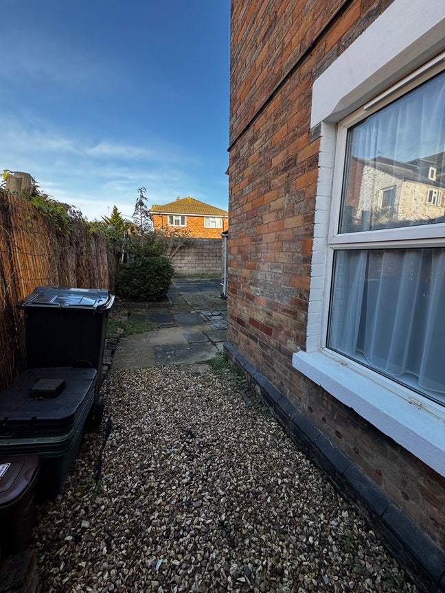 1 Bedroom Flat Main Photo