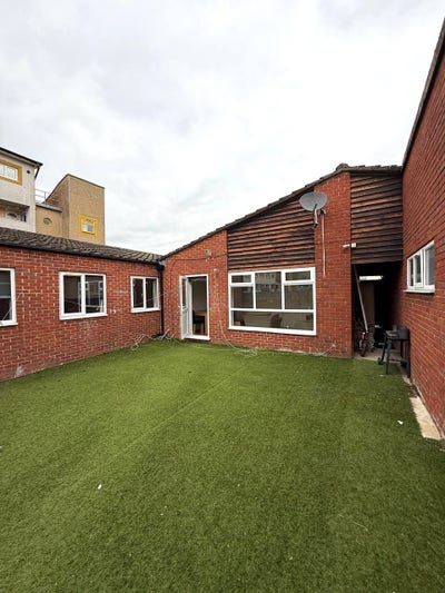 Fully Furnished Ensuite Rooms in IG7  Main Photo