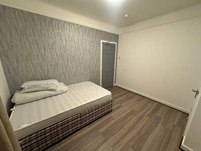 Spacious  Furnished Room to Let in New Southgate  Main Photo