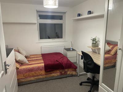 Stylish Room with Ensuite Available Now Main Photo