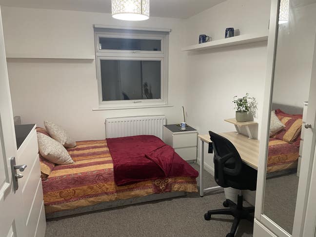 Stylish Room with Ensuite Available Now Main Photo