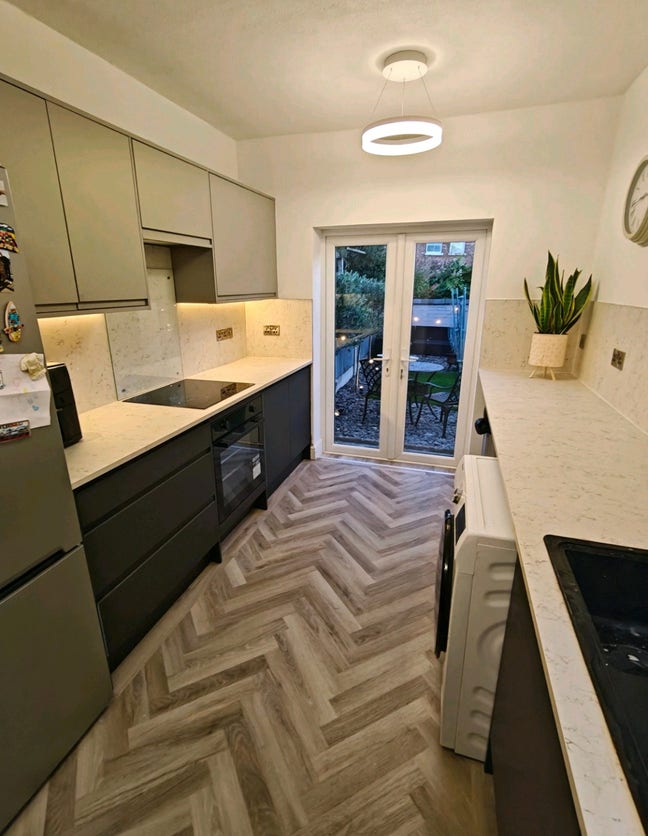 Female only - Stunning Double Room with ensuite Main Photo