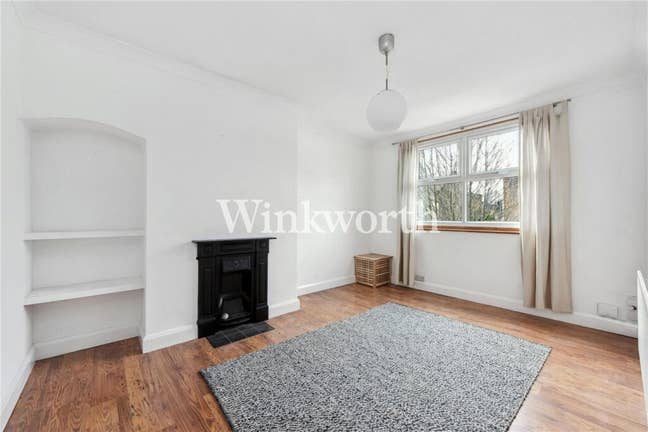 £975 Spacious Double Room in a Friendly Home Main Photo