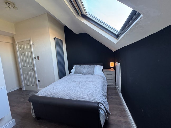 En-suite room available near the City Centre  Main Photo