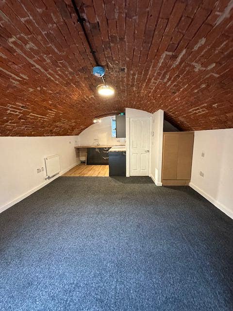 Newly Refurbished Studio Apartment  Main Photo